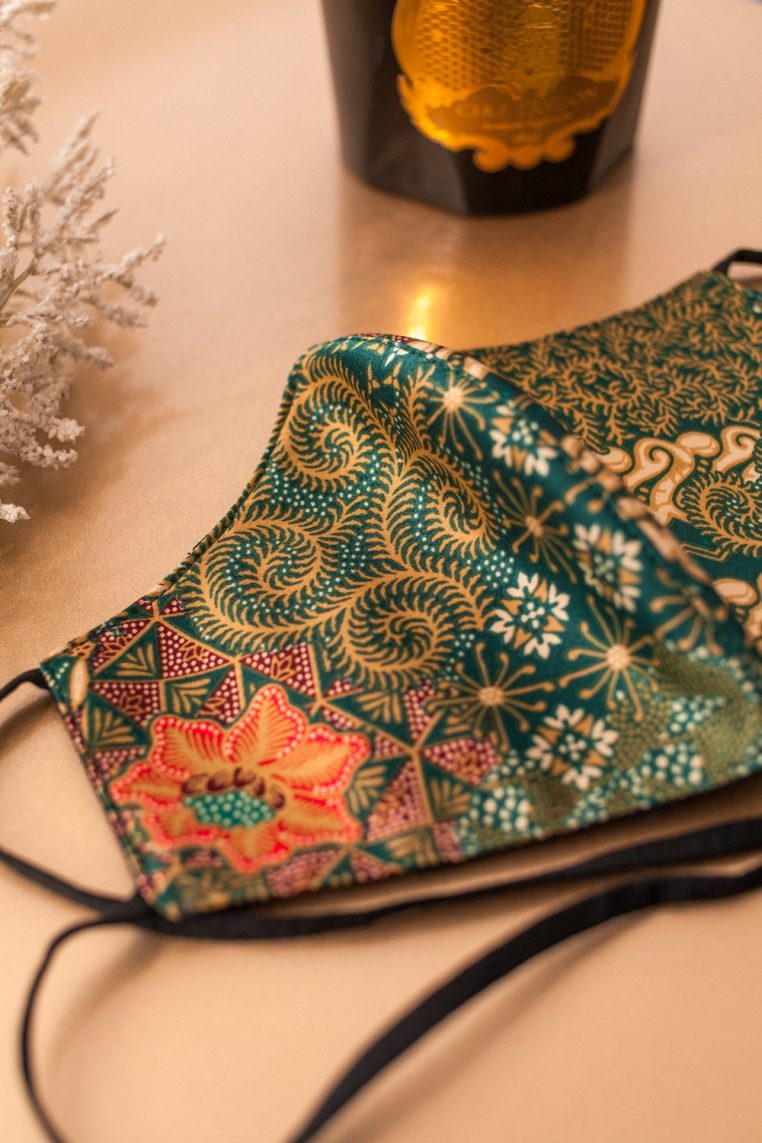Head Loop Neo Batik Print Face Mask - Green - Image 7