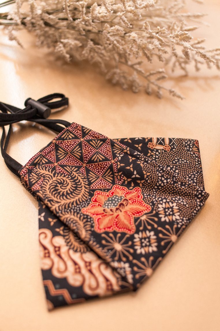 Origami Head Loop Neo Batik Print Face Mask - Black - Image 6