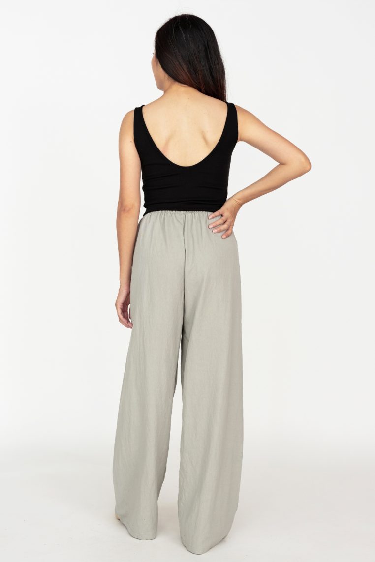 Alternative view of V Back Padded Crop Tank - Black