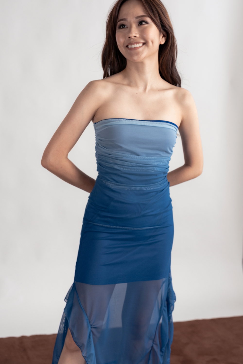 Ruched Ombre Tube Dress - Blue - Image 10