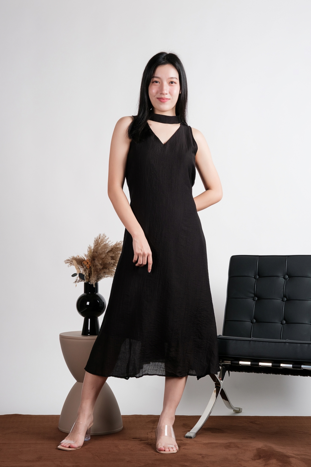 Sleeveless A-Line Midi Dress with Choker Neck - Black - Image 3
