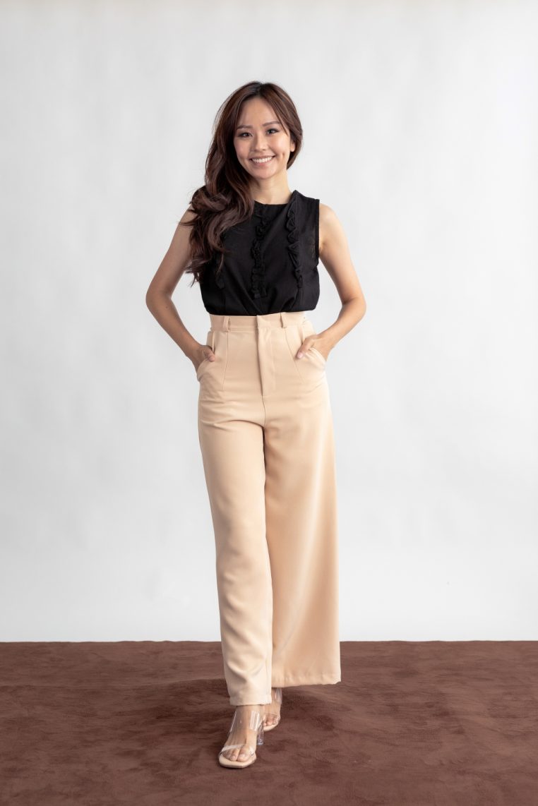Ruffle Front Sleeveless Linen Blouse - Black